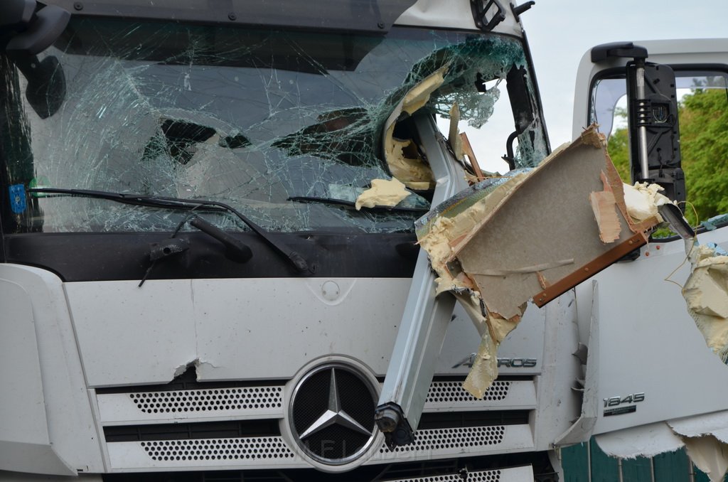 Wieder schwerer VU A 1 Rich Saarbruecken vorm AK Leverkusen P2375.JPG - Miklos Laubert